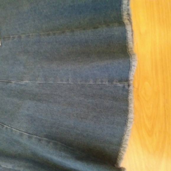 NWOT Cute A-Line Denim Skirt - Picture 3 of 3
